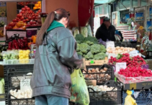 Молодой картофель, огурцы, редис и зеленый лук: украинцам показали цены на весенние овощи