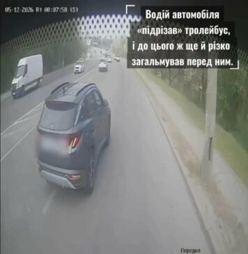 В Николаеве из-за опасного маневра авто пострадали пассажиры троллейбуса, — ВИДЕО