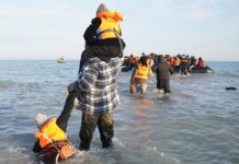 В Ла-Манше при попытке пересечения погибли мигранты, среди них 16-летняя девушка