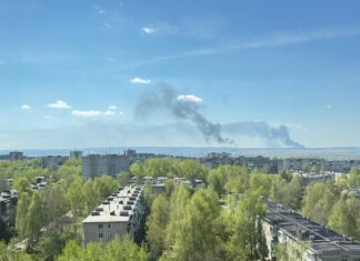 В российской перми прогремели взрывы — над городом поднялся дым, объявлена тревога