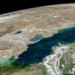 Россия тайно поставляет оружие и товары в Иран через Каспийское море – NYT