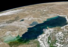 Россия тайно поставляет оружие и товары в Иран через Каспийское море – NYT