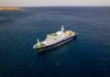 Лайнер MV Hondius со вспышкой хантавируса прибыл к побережью Тенерифе