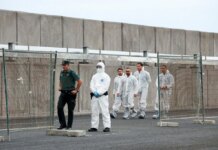 Испанские медработники поднялись на борт круизного судна Hondius, где зафиксирована вспышка хантавируса