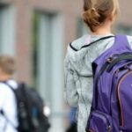 Ночные поиски в Николаеве: полицейские менее чем через час разыскали и вернули домой пропавшую 12-летнюю девочку