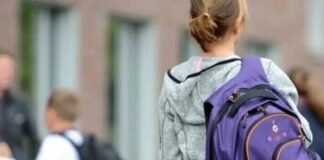 Ночные поиски в Николаеве: полицейские менее чем через час разыскали и вернули домой пропавшую 12-летнюю девочку