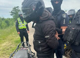 Наркокурьер на мотоцикле: в Николаеве задержали торговца каннабисом, у которого изъяли более 3 кг товара, — ФОТО