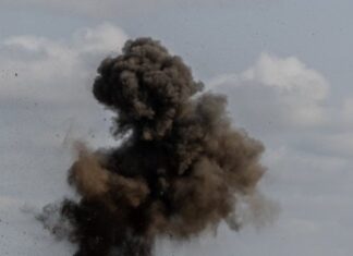 В Николаевской области после атаки БПЛА поврежден склад и возник пожар
