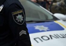 После удара по жилому району Николаева полицейские помогли пострадавшим, — ВИДЕО