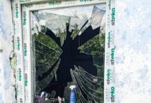 Дрон попал в жилой дом в Николаевской области: четверо раненых, среди них пожилые люди, — ФОТО