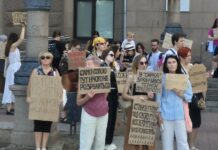 Четвертый протест в Николаеве: горожане снова вышли против отставки Михаила Федорова с должности министра обороны, — ФОТО