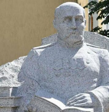 В центре Николаева устанавливают памятник Николаю Аркасу, – ФОТО