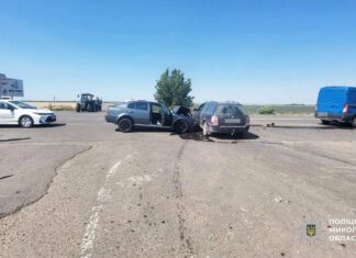 В Николаевской области столкнулись три автомобиля: один из водителей погиб, — ФОТО