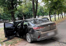 В центре Николаева столкнулись Citroen и Hyundai: один из водителей госпитализирован, — ФОТО