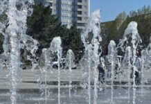 Голым залез в фонтан на Соборной: в Николаеве разыскали героя скандального видео