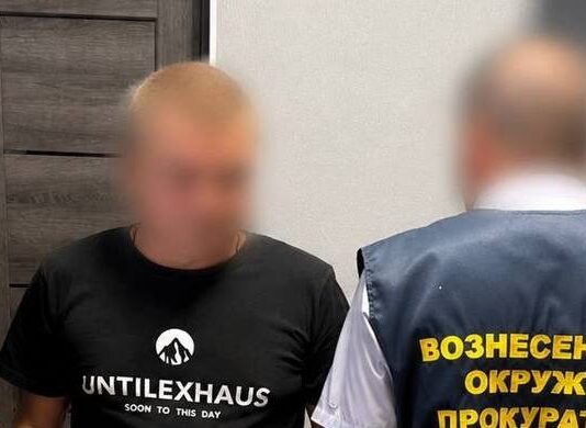 Обещал повлиять на ТЦК за 2500 долларов: в Николаевской области разоблачили чиновника горсовета