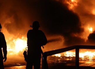 ГСЧС показала масштабный пожар после российского удара по Николаевщине, — ФОТО