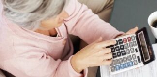 Пенсия плюс зарплата: когда работающим пенсионерам перечислят выплаты