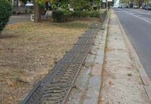 На проспекте Центральном в Николаеве обрушился забор, — ФОТО