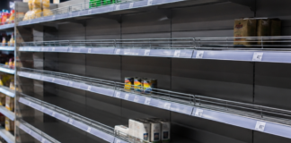 Не на месяц, а на неделю: нужно ли запасаться продуктами из-за российских ударов