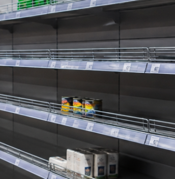 Не на месяц, а на неделю: нужно ли запасаться продуктами из-за российских ударов