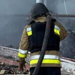 В Николаеве после российских атак тушили пожары: из гостиницы спасли четырех человек, — ФОТО