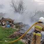 В Николаевской области после российской атаки загорелась крыша здания