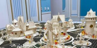 Среди руин после российских обстрелов в Николаеве нашли макет «Сказки», которому больше 45 лет, — ФОТО